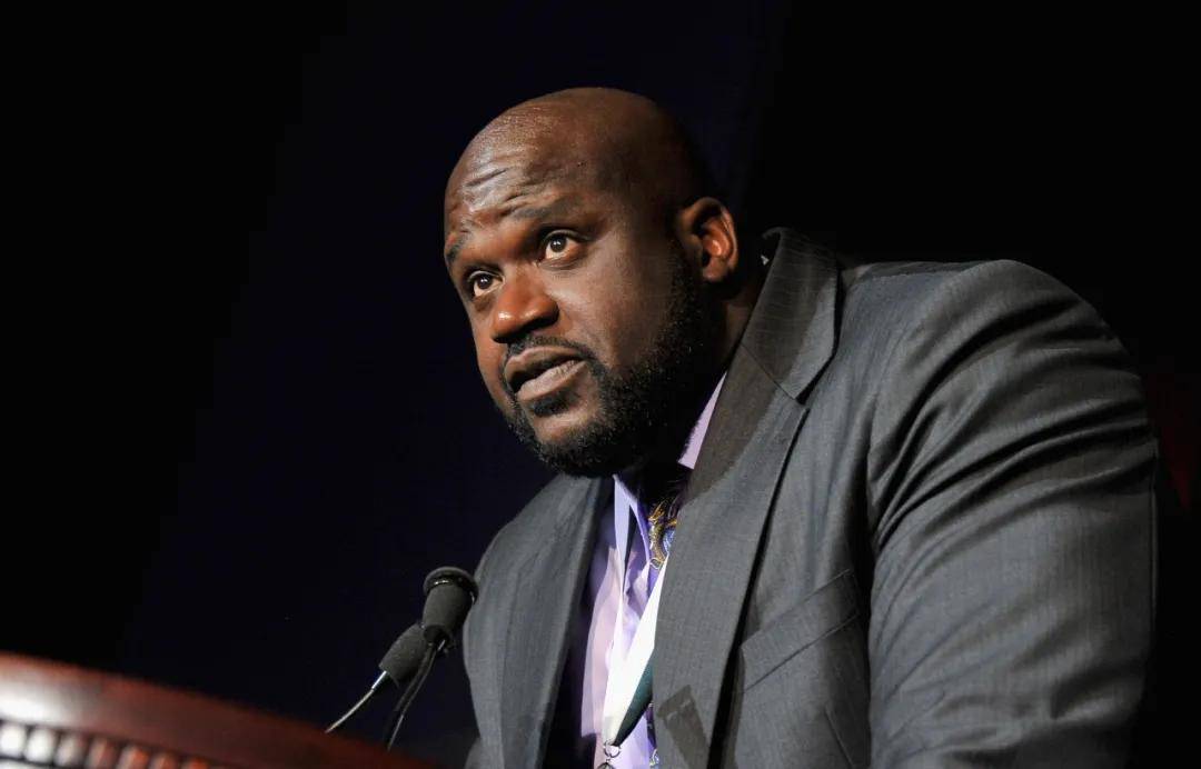 刘若钒庆祝海港队夺冠：人生第一个中超冠军🏆（海港登顶中超，刘若钒喜获职业生涯首冠🏆）