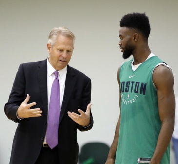 浙江vs海牛：双方均4外援首发，王钰栋出战，汪士钦替补（浙江对阵海牛：两队皆四外援先发，王钰栋出战，汪士钦替补）