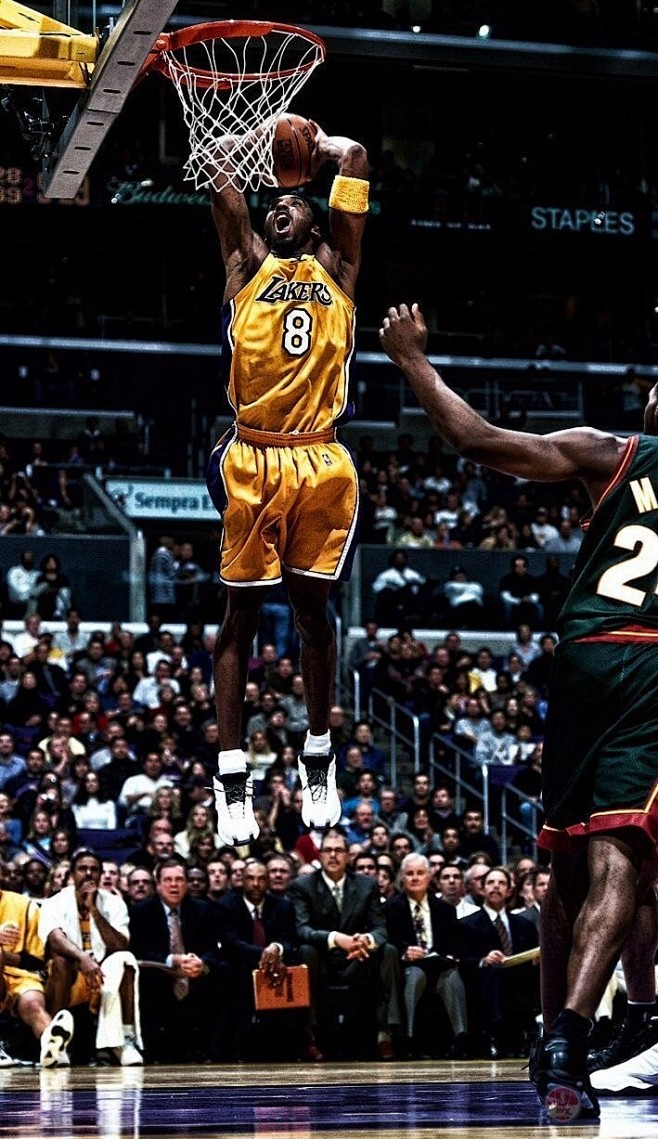 出席白宫晚宴后，C罗与美国防务部长合影（白宫晚宴后，C罗与美防长同框合影）